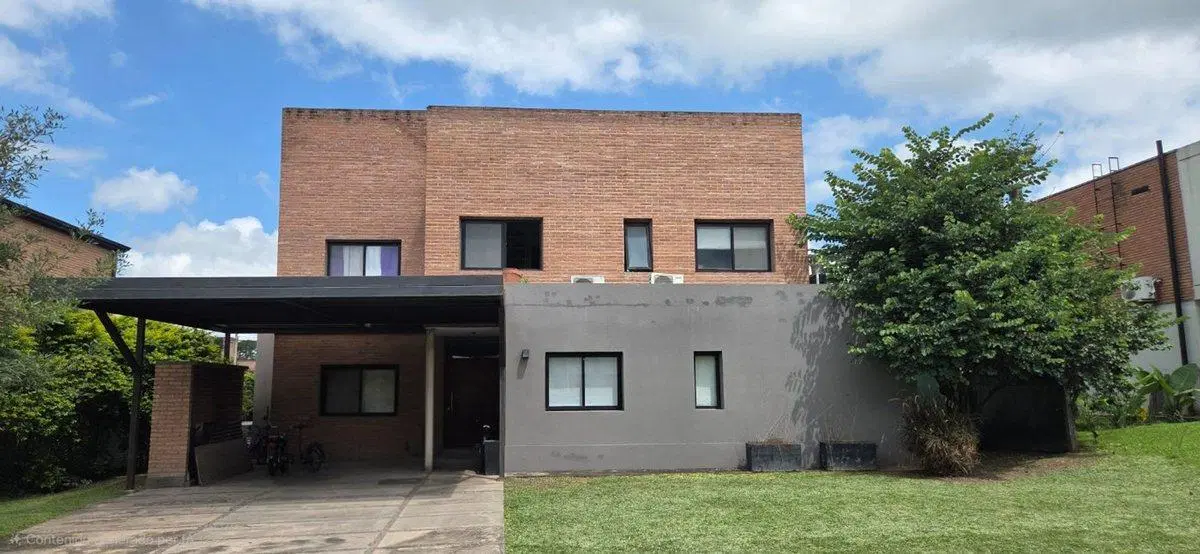 VENTA CASA 4 DORM CON PILETA B° QUINTA AZUCENA YB 2