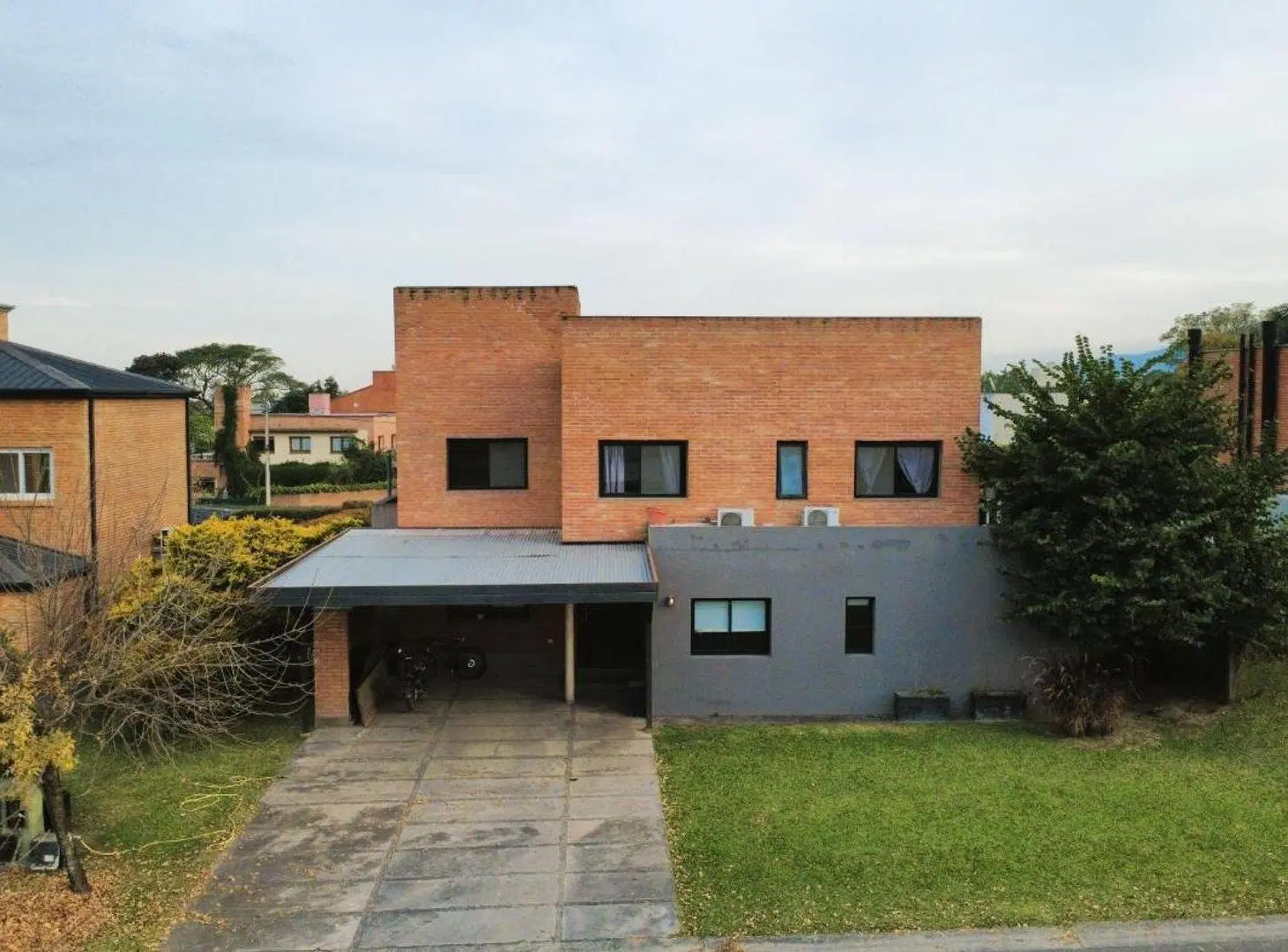 VENTA CASA 4 DORM CON PILETA B° QUINTA AZUCENA YB 3