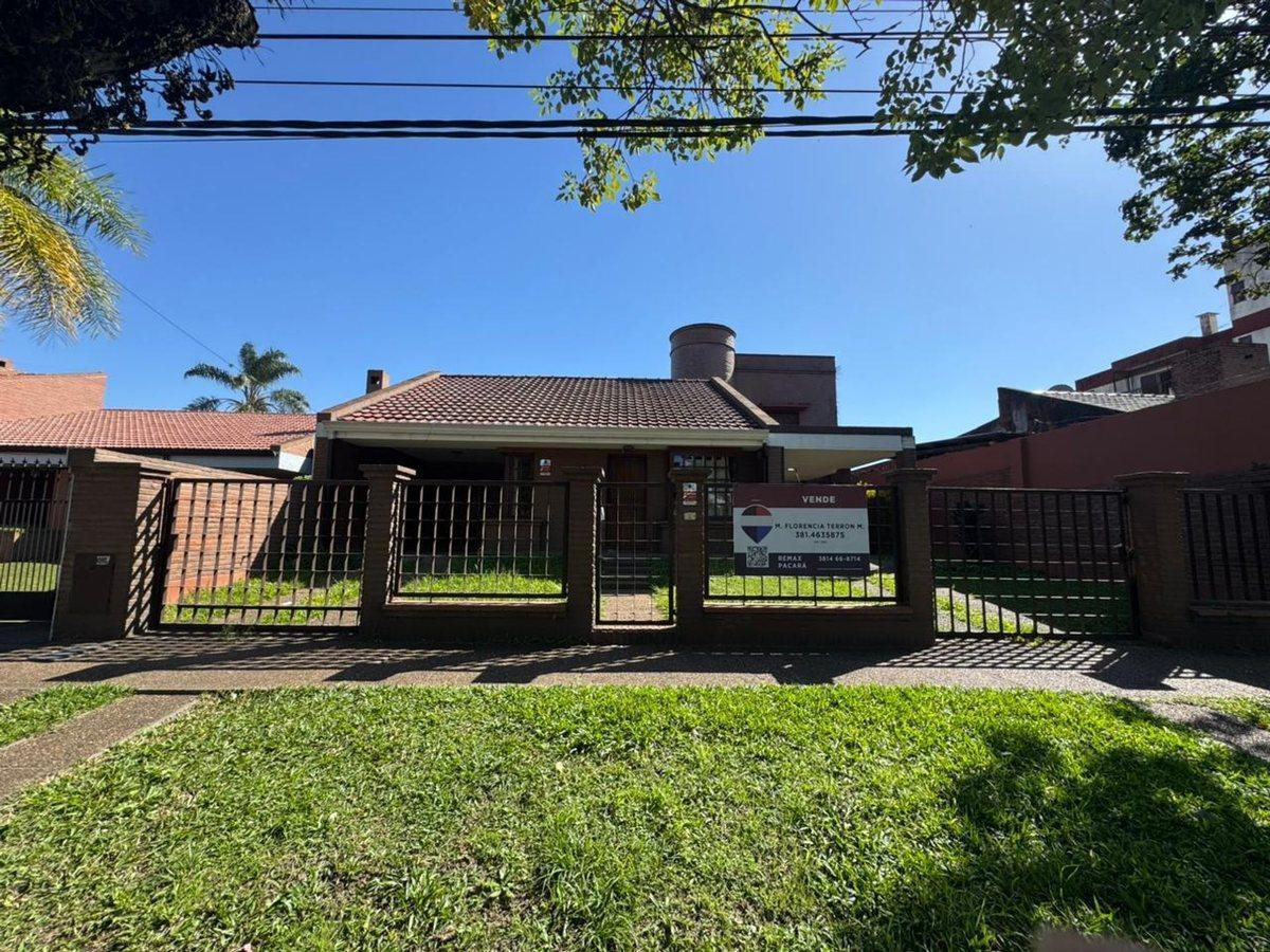 VENTA CASA 3 DORMITORIOS -AV. ADOLFO DE LA VEGA 50
