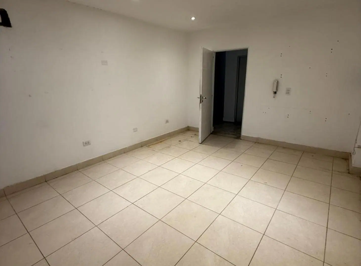 ALQUILER OFICINA 20m2 CASCO VIEJO YERBA BUENA 2