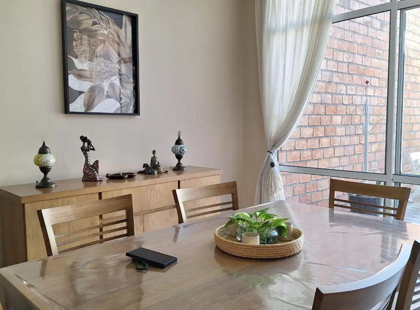 CASA EN VENTA CON PILETA Y LOCALES EN AV ROCA 3