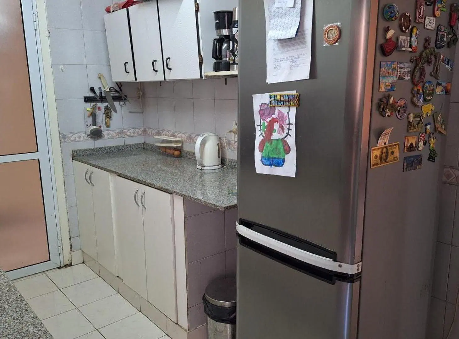 CASA EN VENTA CON PILETA Y LOCALES EN AV ROCA 4
