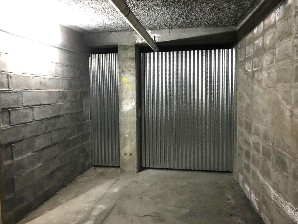 VENTA DE COCHERA CERRADA CON BAULERA EN BARRIO SUR