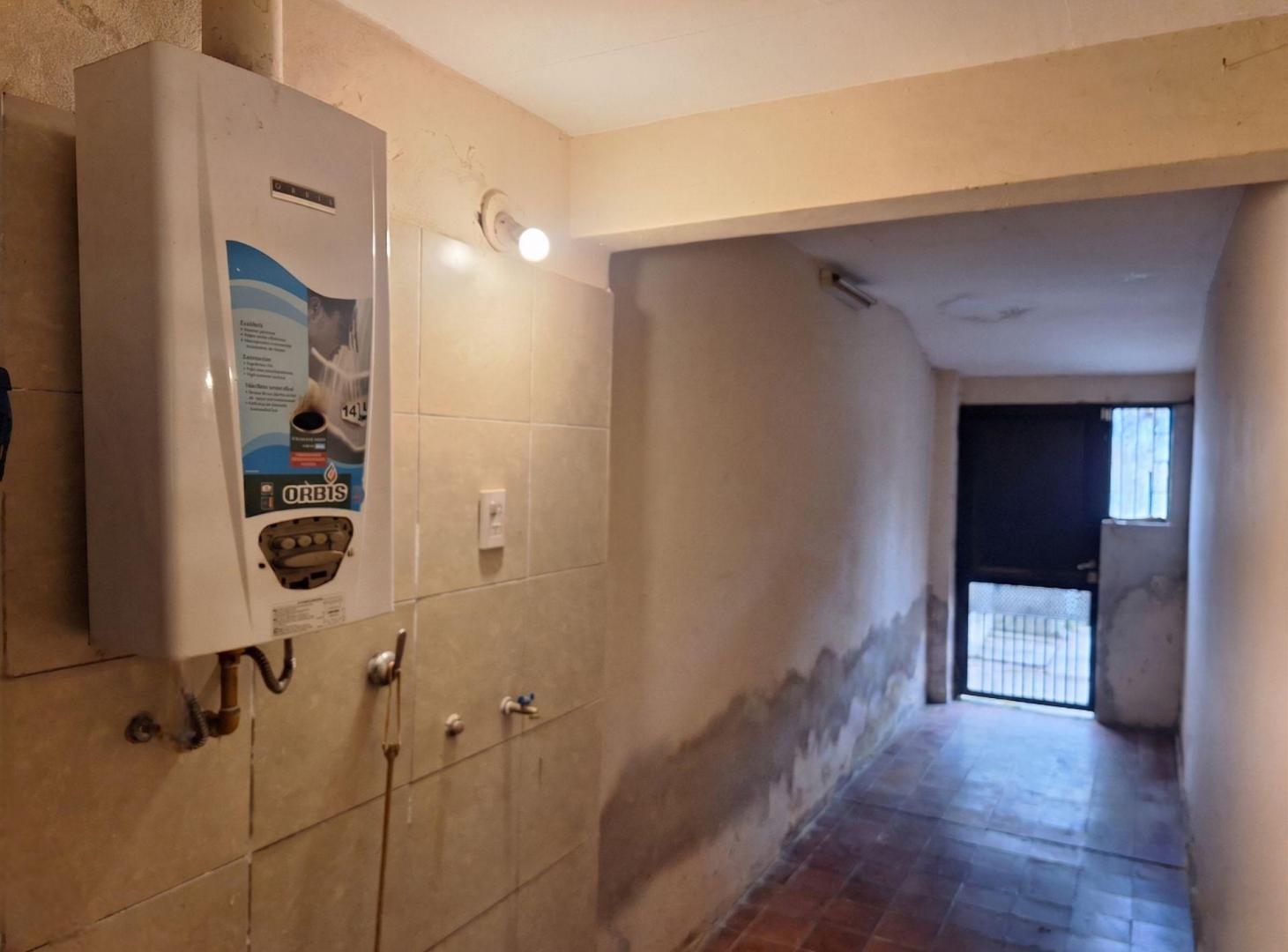 Foto de VENTA CASA SOBRE AVENIDA BELGRANO 3700- 3 DORM, imagen 5