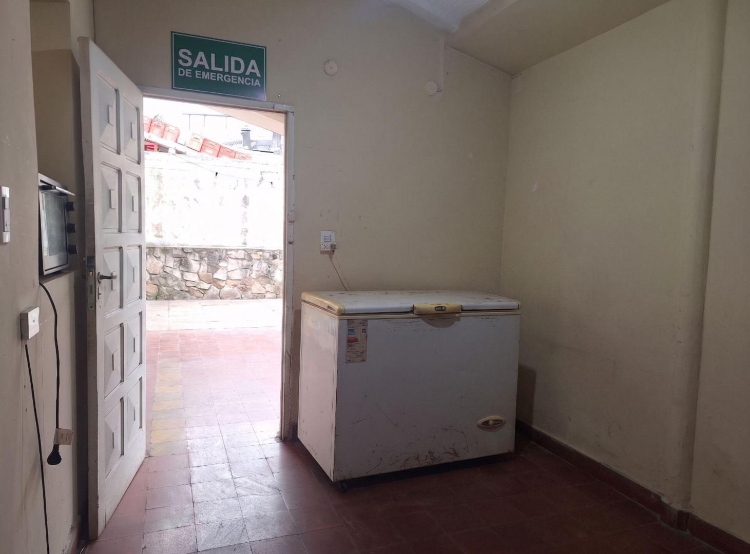 Foto de VENTA CASA SOBRE AVENIDA BELGRANO 3700- 3 DORM, imagen 3