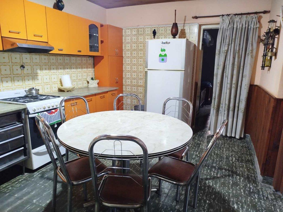 Foto de VENTA CASA 2 DOR, AMPLIA CON FONDO Y TERRAZA, imagen 2