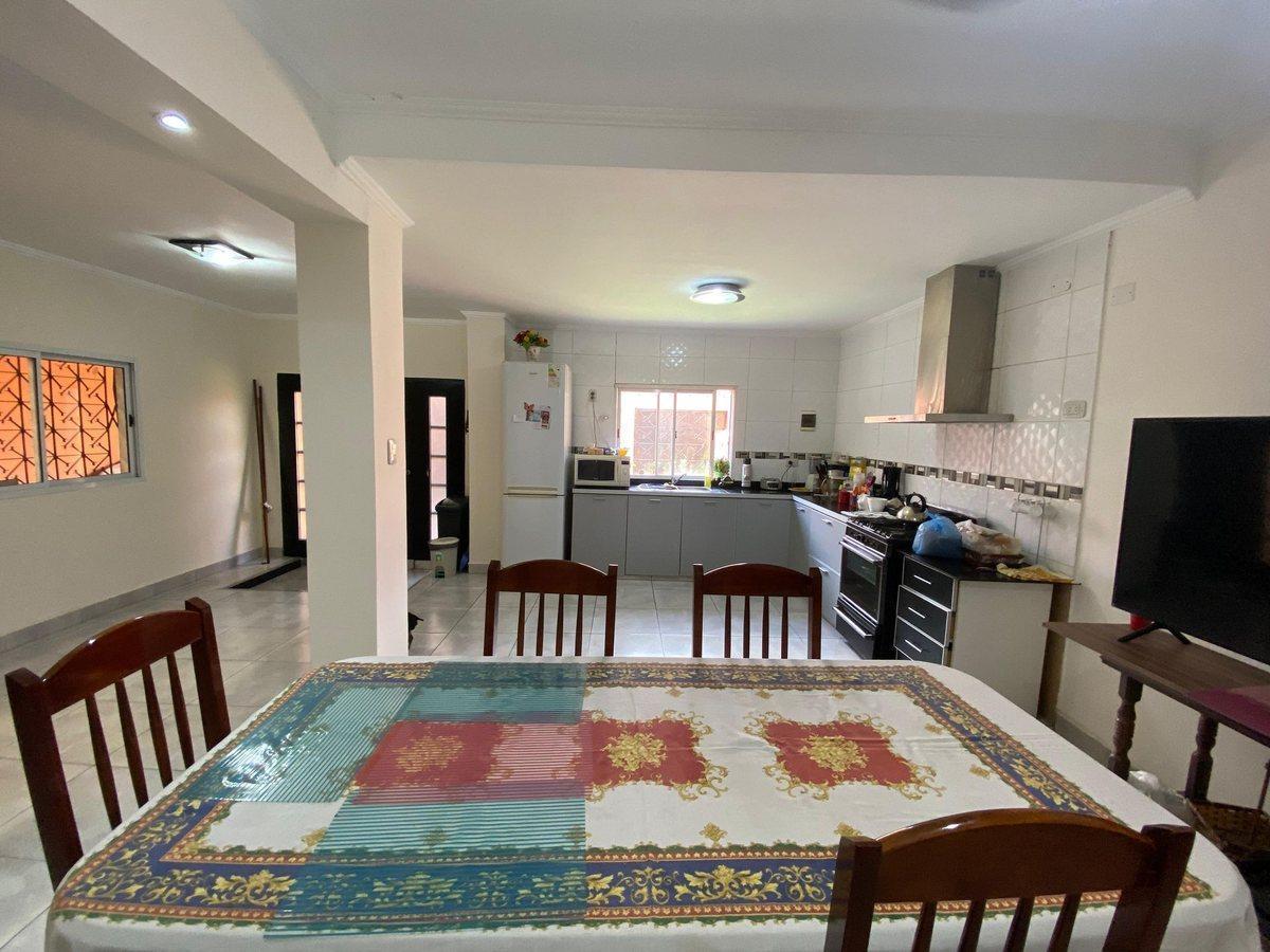 Foto de VENTA CASA 3 DORM, QUINCHO Y PILETA. LAMADRID 2600, imagen 5