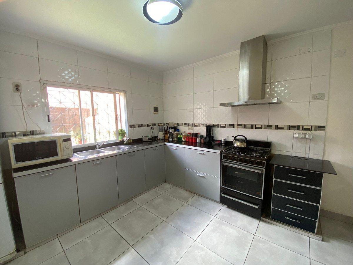 Foto de VENTA CASA 3 DORM, QUINCHO Y PILETA. LAMADRID 2600, imagen 1