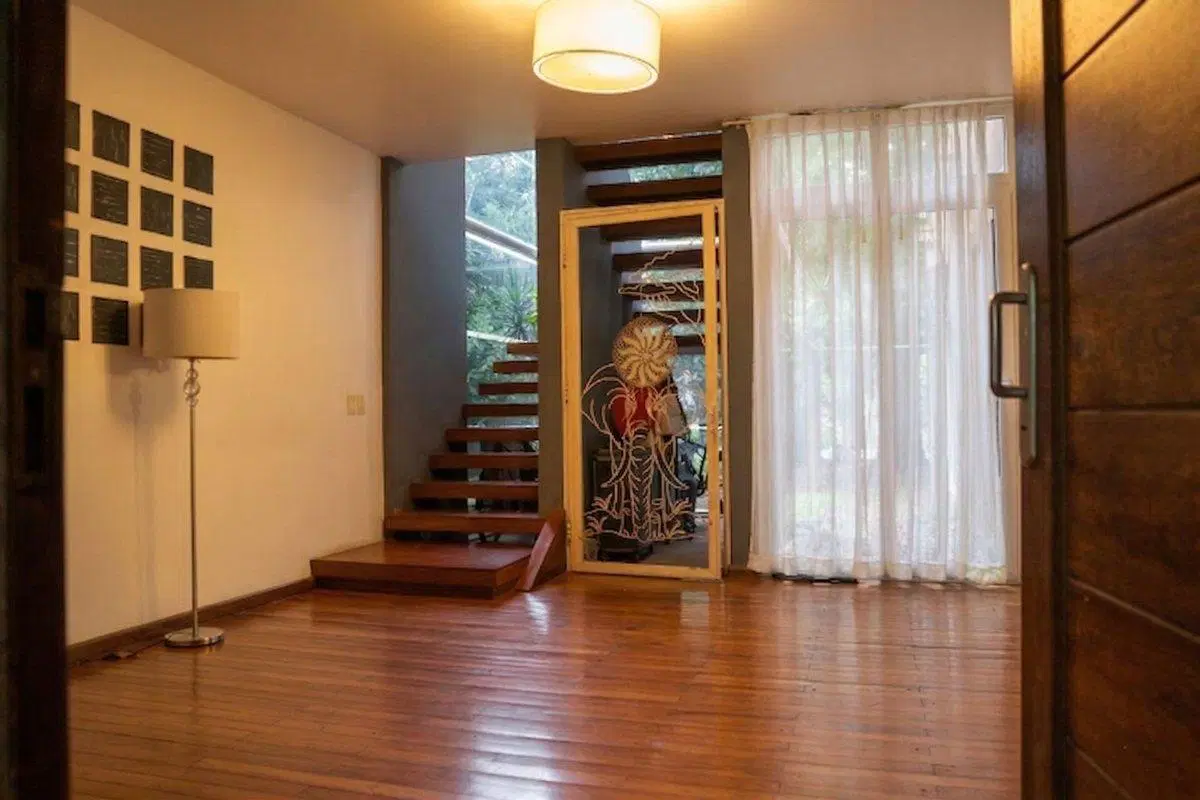 VENTA CASA EN YERBA BUENA- 4 DORM- 3 BAÑOS- PILETA 2