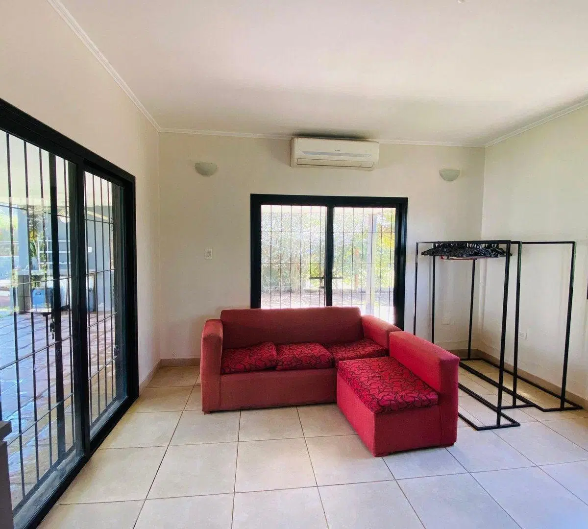 VENTA CASA EN 3 DORM C/PILETA - ZONA YUNGAS 3