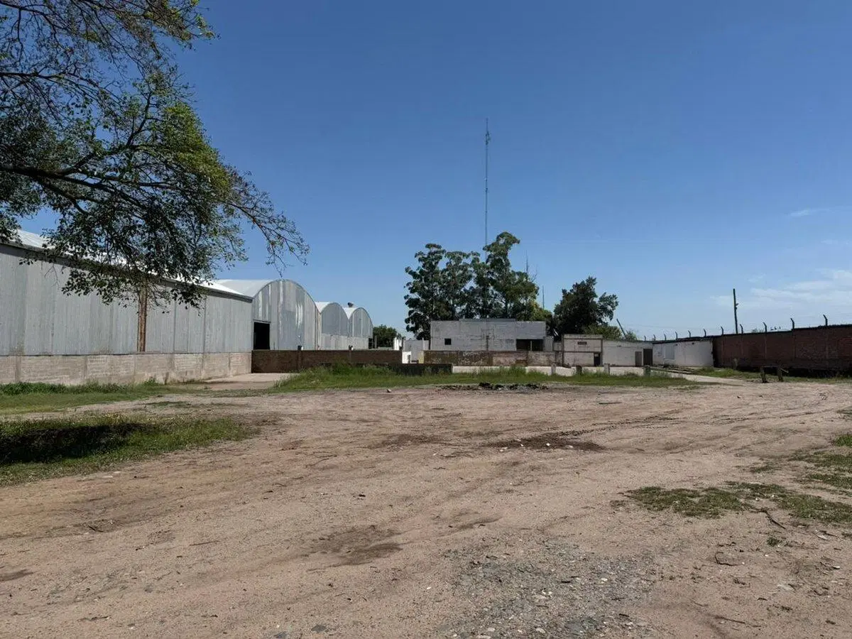 PREDIO INDUSTRIAL EN VENTA APTO GALPONES 8