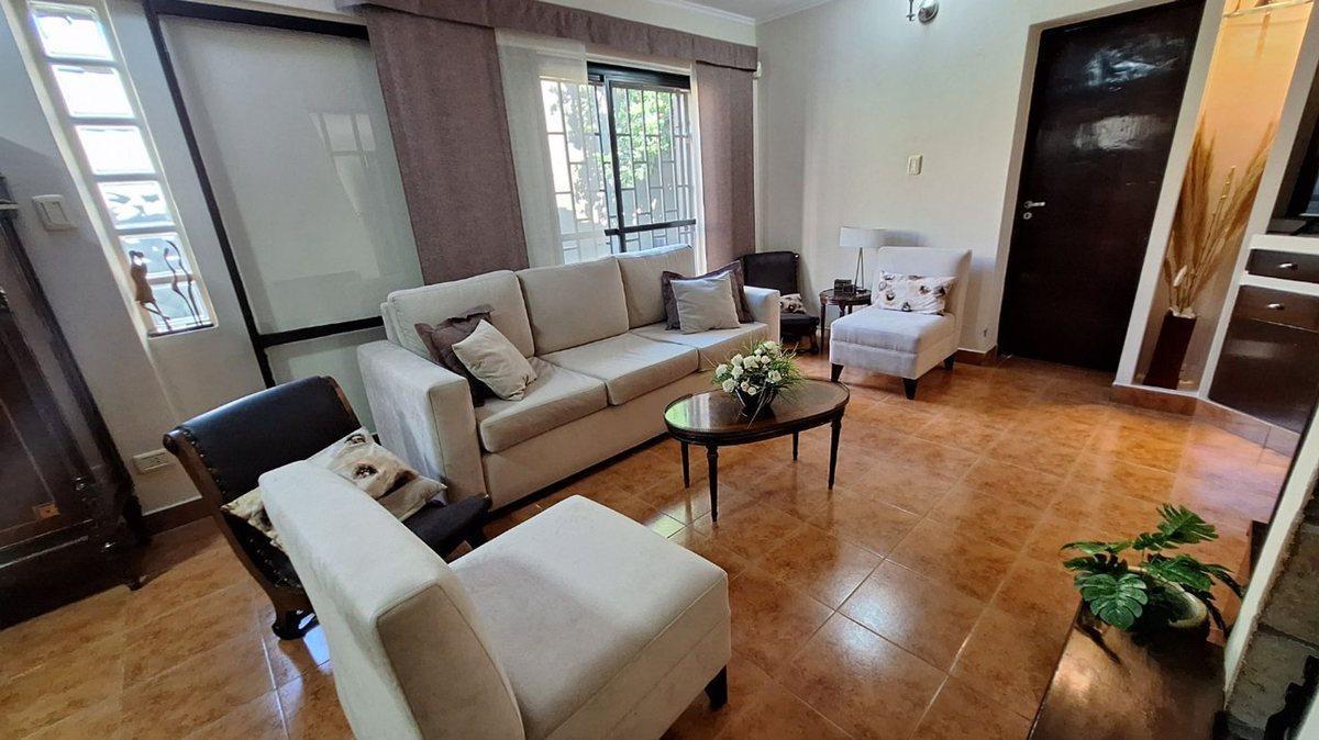 Foto de VENTA CASA 4 DORM 4 BAÑOS CON PILETA Y QUINCHO, imagen 2