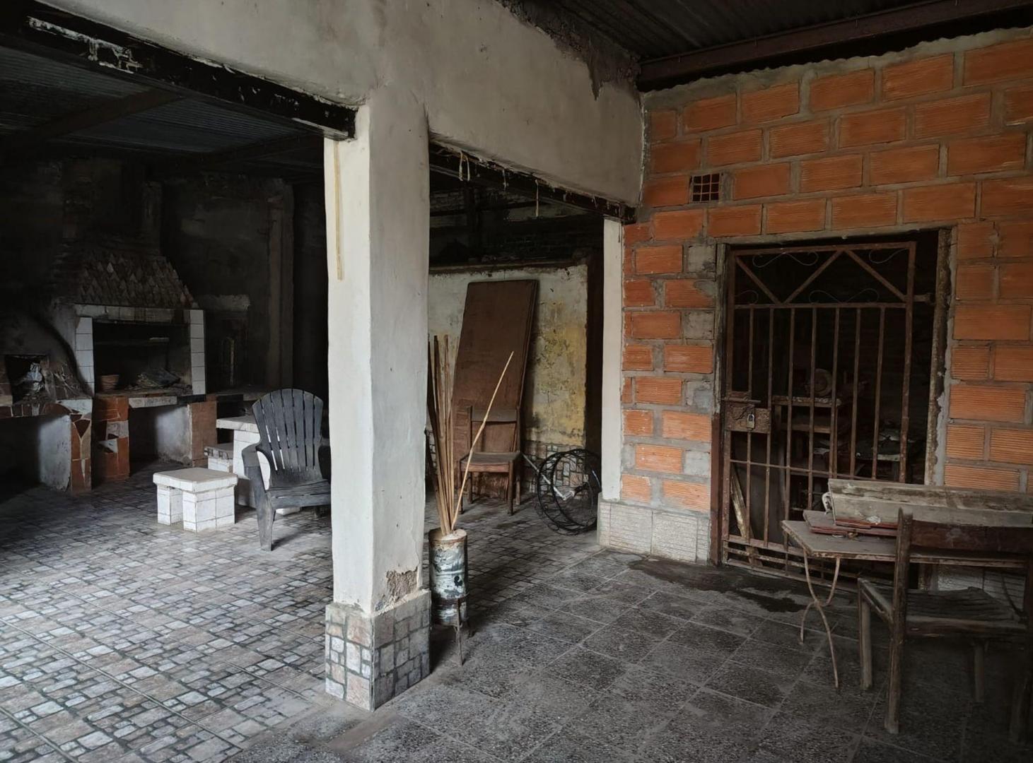 Foto de VENTA CASA 5 DORM-PARA USO COMERCIAL O RESIDENSIAL, imagen 2