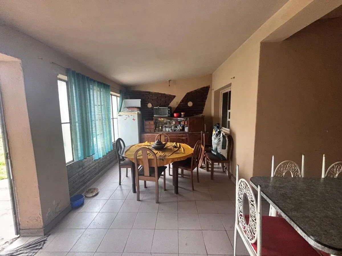 VENDO CASA A REFACCIONAR BARRIO SARMIENTO 5