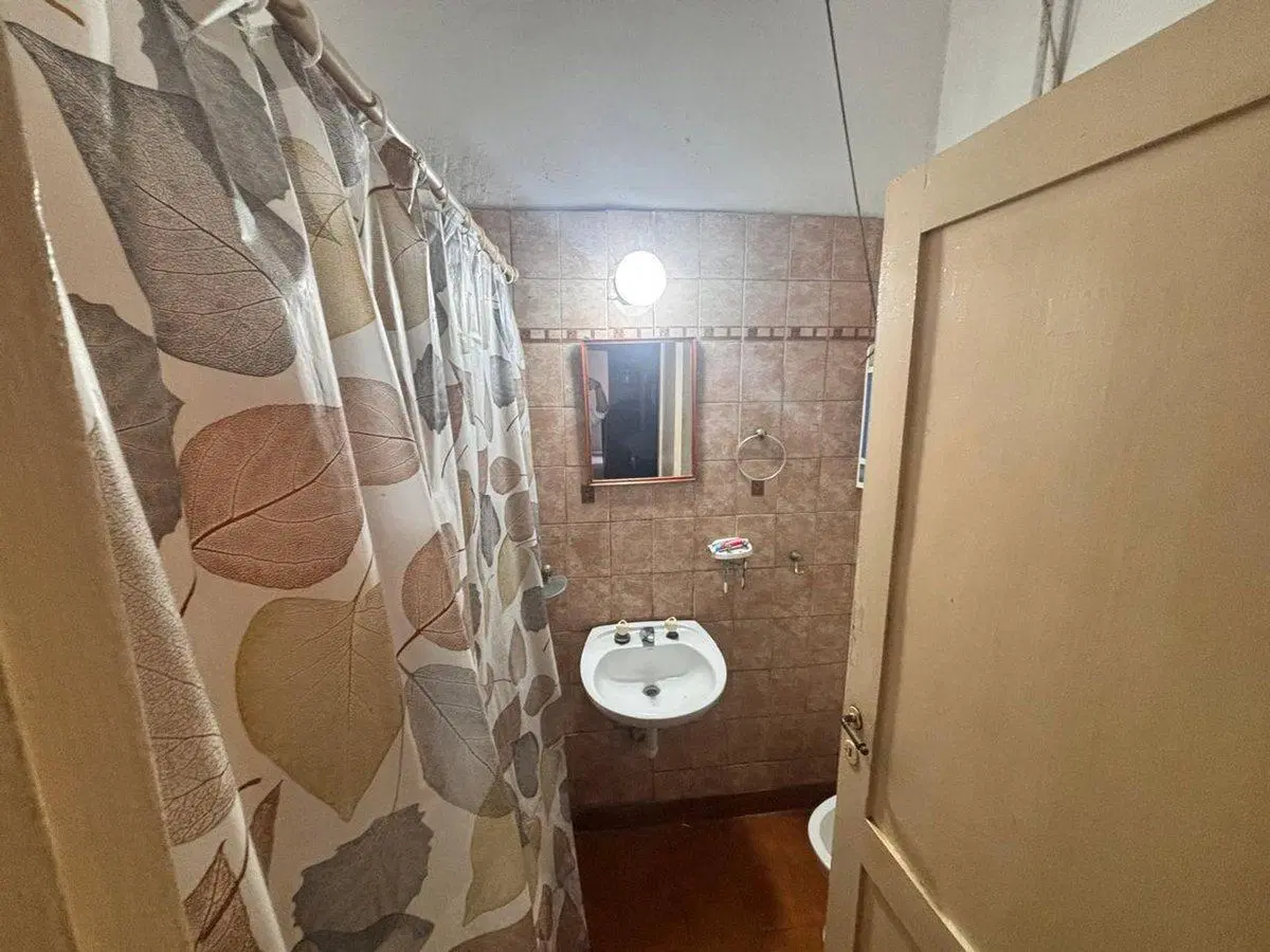 VENDO CASA A REFACCIONAR BARRIO SARMIENTO 5