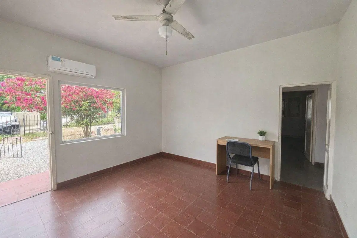 VENDO CASA A REFACCIONAR BARRIO SARMIENTO 3
