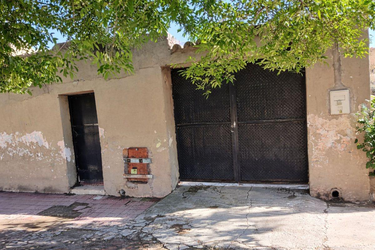 Foto de CASA ESQUINA-AMPLIO TERRENO Y POTENCIAL COMERCIAL, imagen 2
