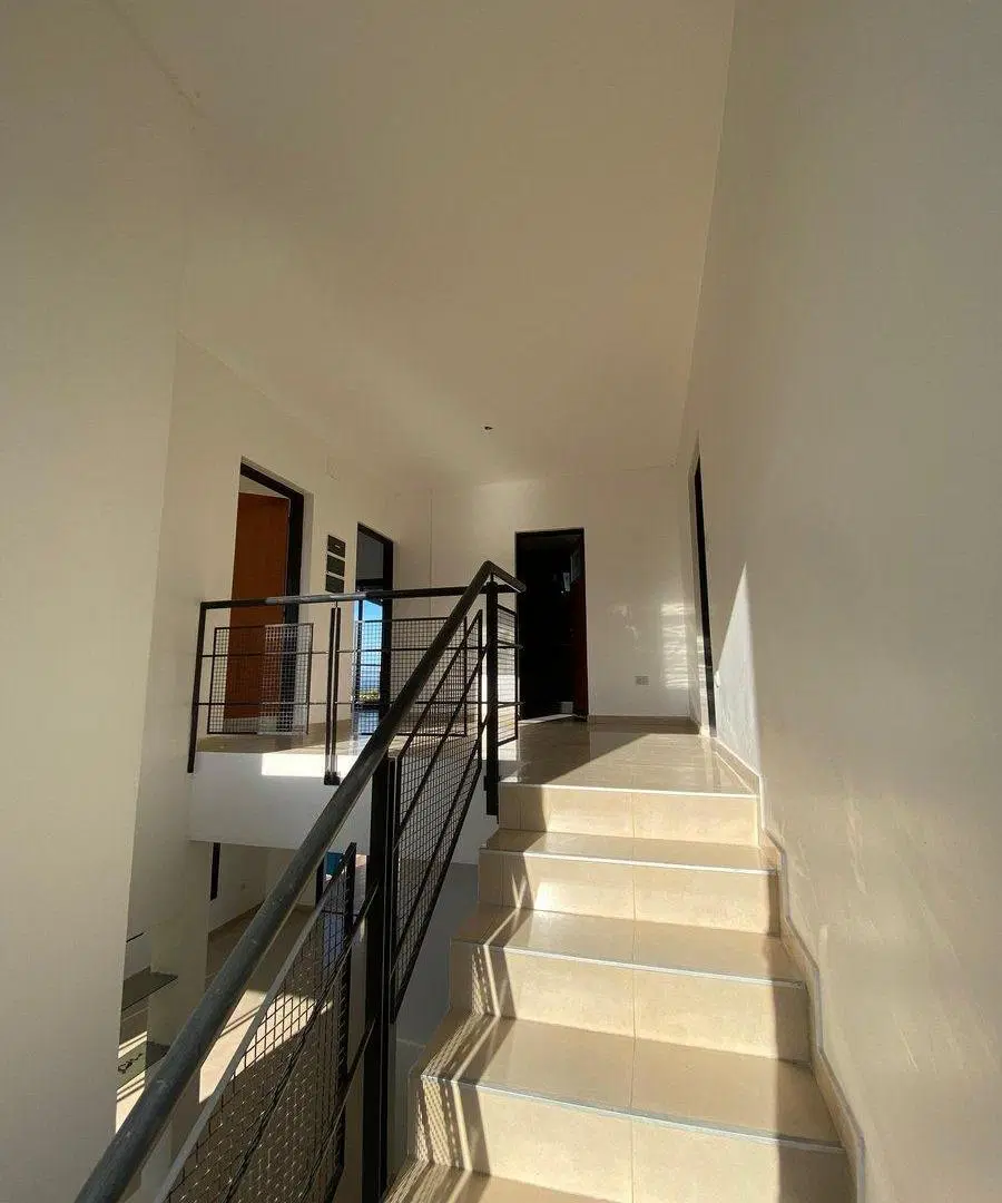 VENTA CASA COUNTRY LOMALINDA 3 DORMITORIOS C/PILET 8