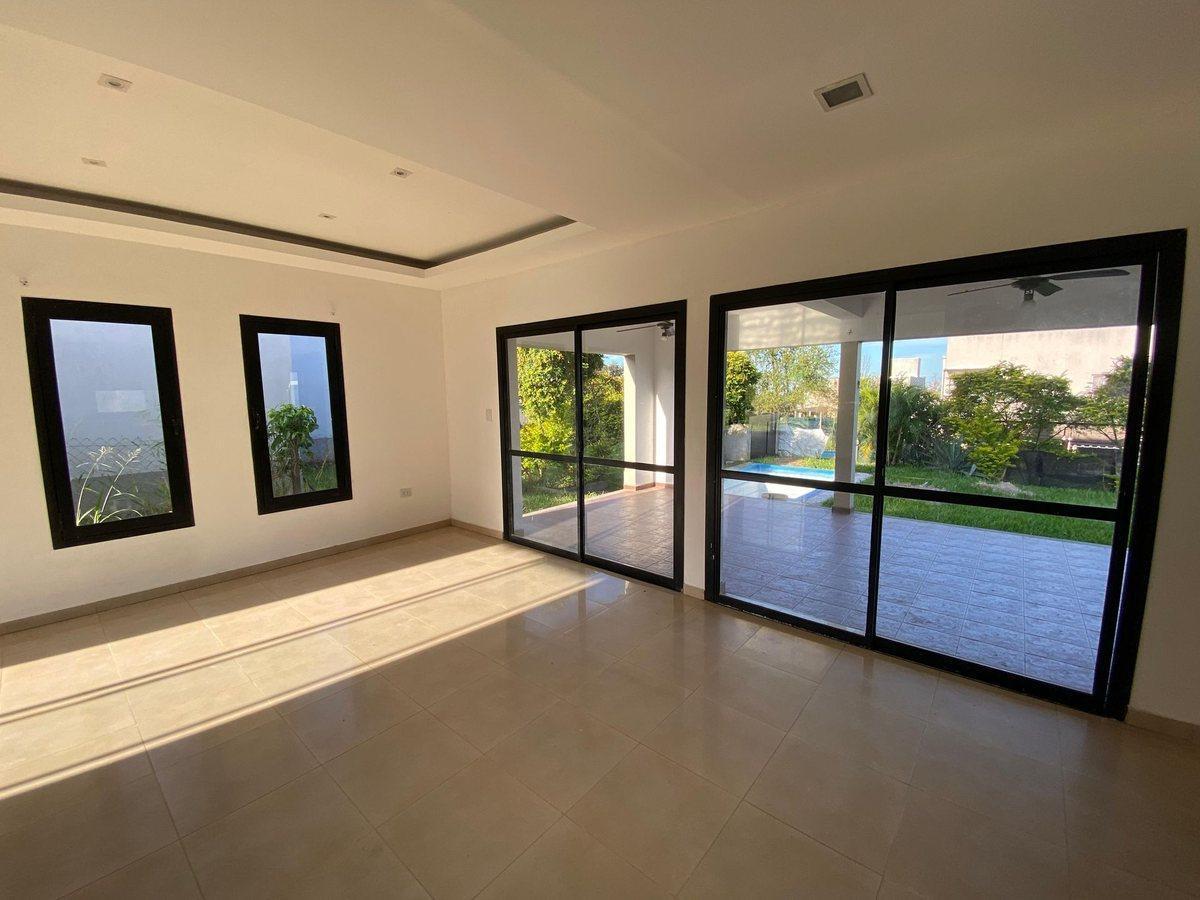 Foto de VENTA CASA COUNTRY LOMALINDA 3 DORMITORIOS C/PILET, imagen 1