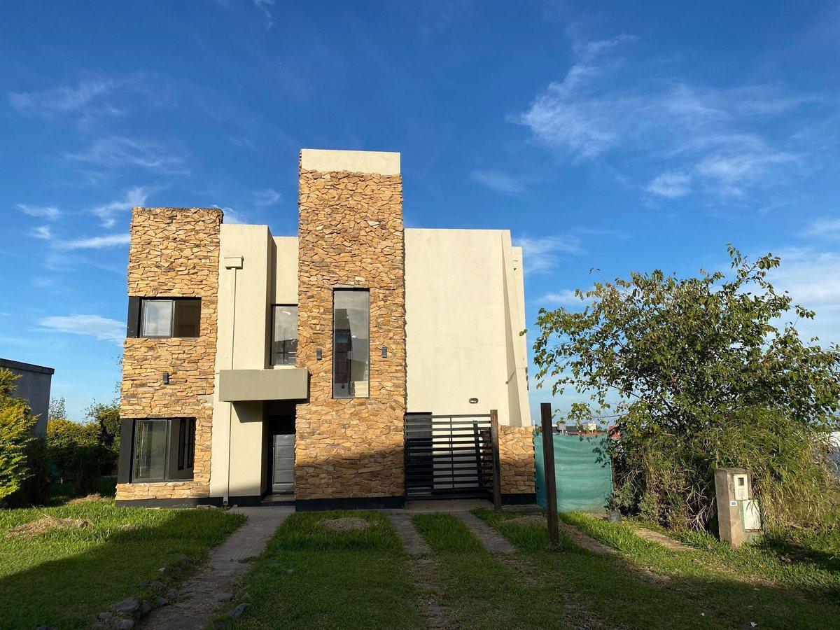 Foto de VENTA CASA COUNTRY LOMALINDA 3 DORMITORIOS C/PILET, imagen 2