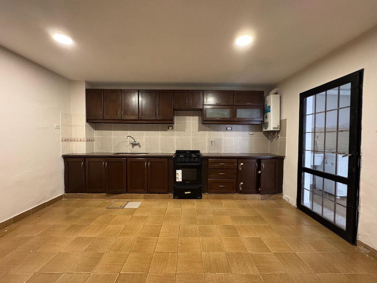 Foto de Casa tipo duplex en venta 4 dorm zona Av America, imagen 4