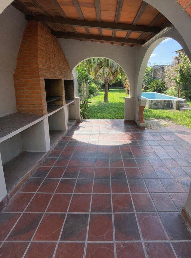 Foto de VENTA CASA 4 DORM- 2 BAÑOS- B° EL BOSQUE- SMT, imagen 2
