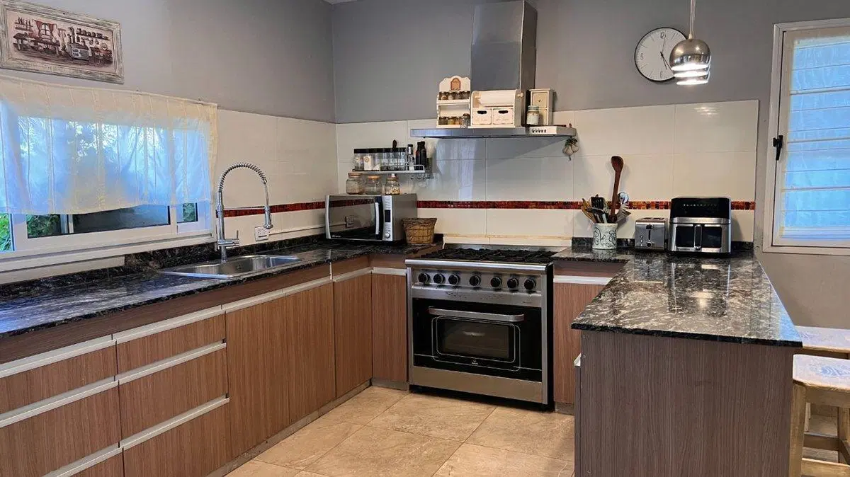 VENTA DE CASA DE 4 DORMITORIOS - ALTO VERDE 3 2