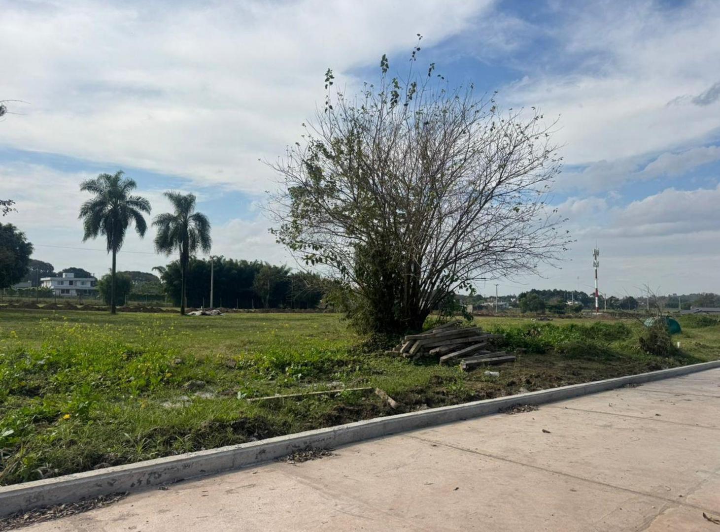 Foto de OPORTUNIDAD VENTA LOTE 430 M2 AYRES DE YERBA BUENA, imagen 1