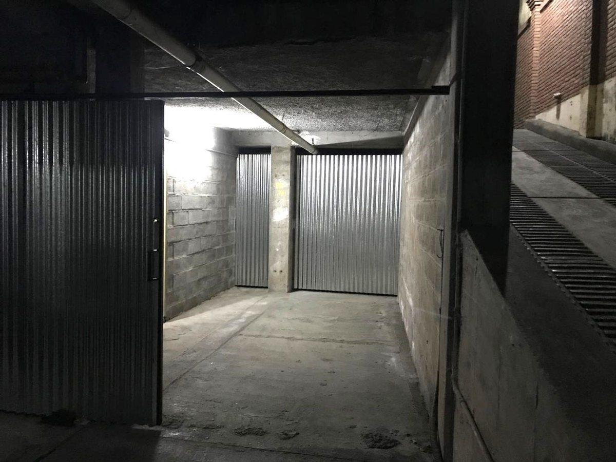 Foto de VENTA DE COCHERA CERRADA CON BAULERA EN BARRIO SUR, imagen 1