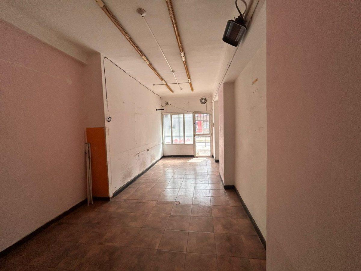 Foto de VENDO CASA SOBRE AV ROCA CASI ESQUINA ALEM, imagen 3