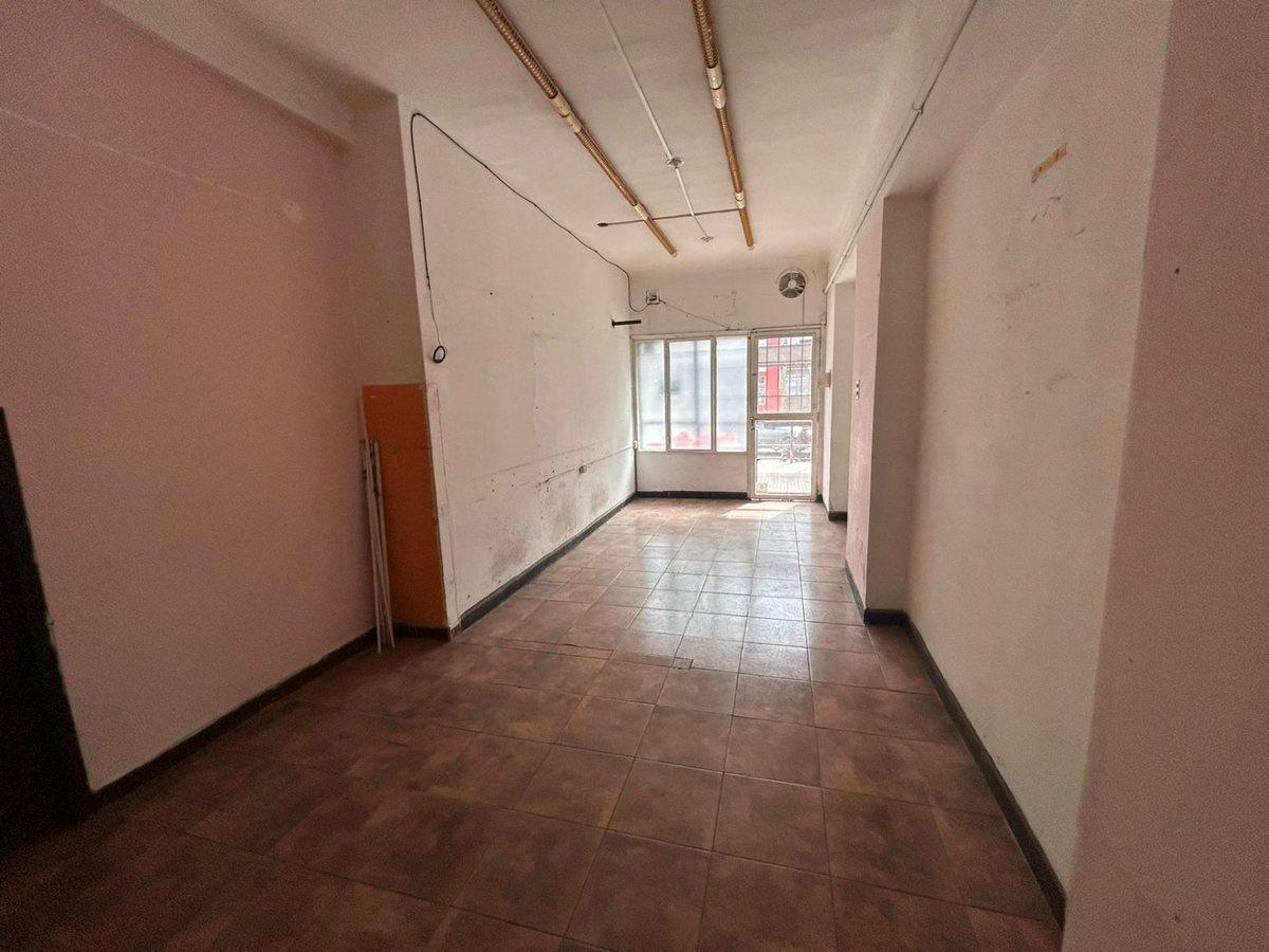 Foto de VENDO CASA SOBRE AV ROCA CASI ESQUINA ALEM, imagen 4