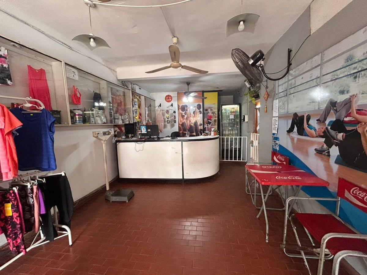 Foto de VENDO CASA SOBRE AV ROCA CASI ESQUINA ALEM, imagen 1
