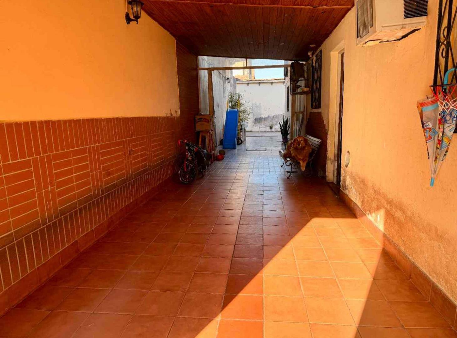 Foto de CASA EN VENTA ZONA PARQUE AVELLANEDA 4 DORMITORIOS, imagen 2