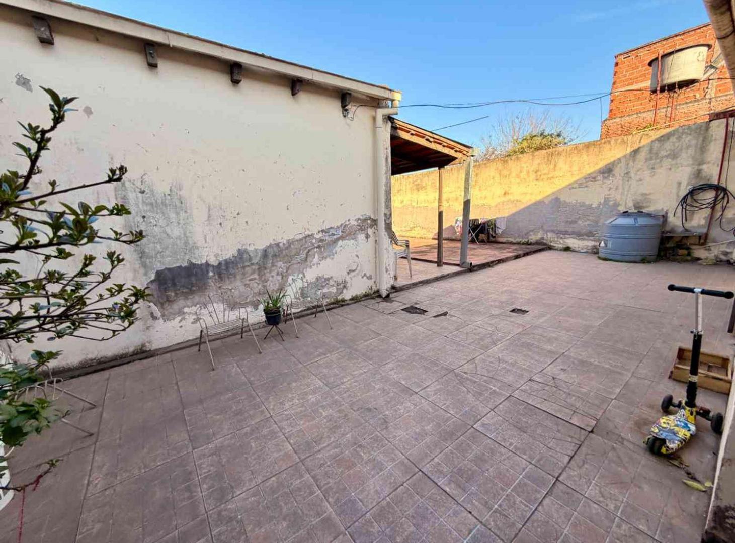 Foto de CASA EN VENTA ZONA PARQUE AVELLANEDA 4 DORMITORIOS, imagen 1