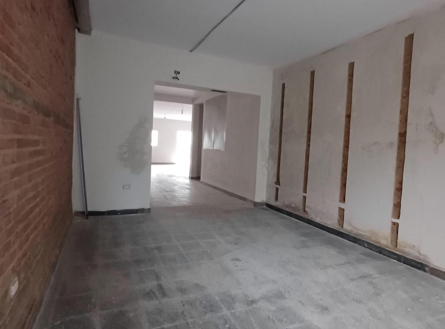 Foto de Alquiler local Com. a estrenar - Zona Pleta Mitre, imagen 3