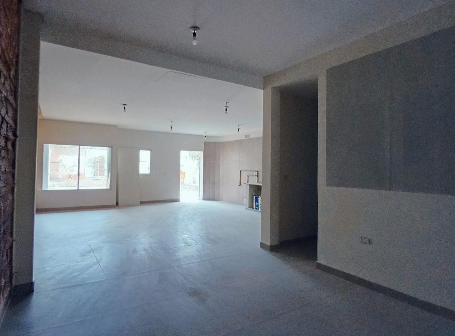 Foto de Alquiler local Com. a estrenar - Zona Pleta Mitre, imagen 2