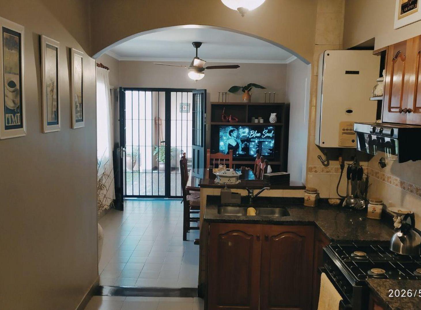 Foto de VTA CASA 2 PLANTAS-ALT. M DE LUNA AL 4000 AP. CRED, imagen 4