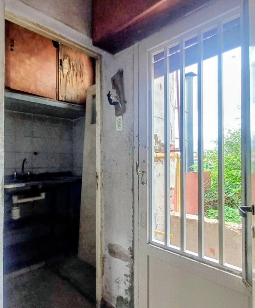 Foto de A RECICLAR CASA CON COCHERA - ZONA PZLETA. MITRE, imagen 4