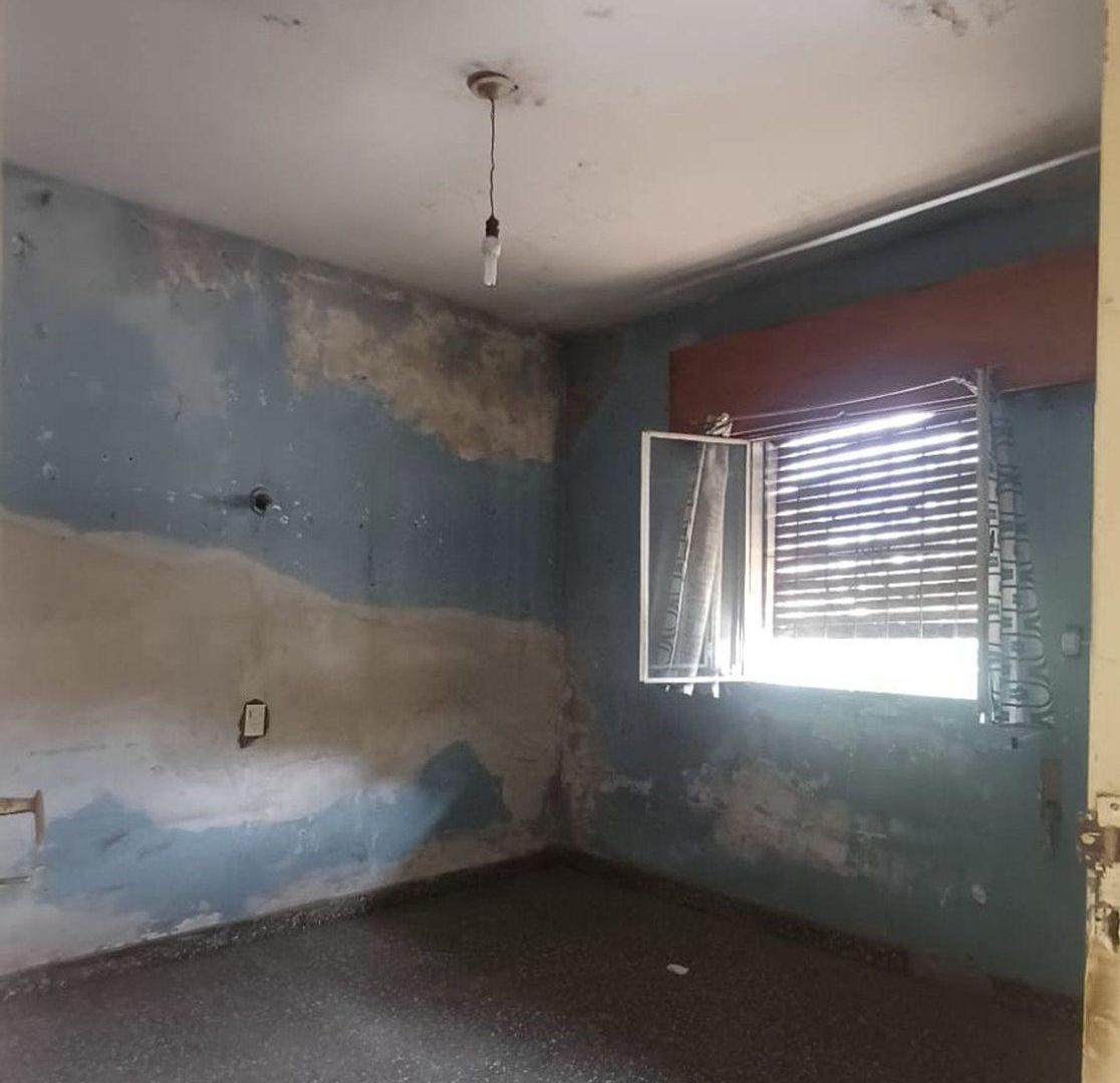 Foto de A RECICLAR CASA CON COCHERA - ZONA PZLETA. MITRE, imagen 2