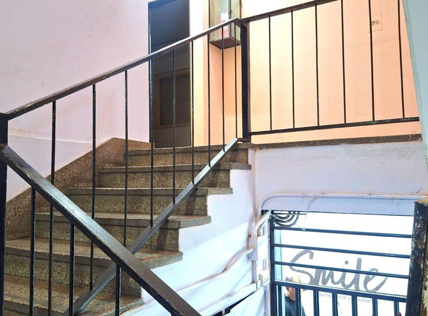 Foto de VENTA EDIFICIO COMERCIAL PEATONAL MICROCENTRO, imagen 3
