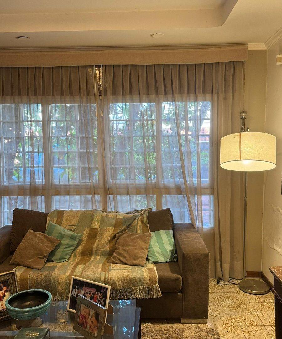 Foto de venta casa 5 dormitorios zona av america, imagen 2