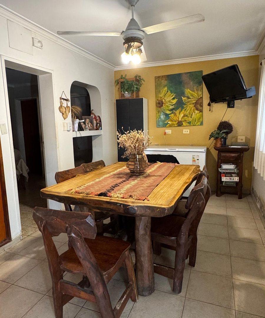 Foto de venta casa 5 dormitorios zona av america, imagen 4