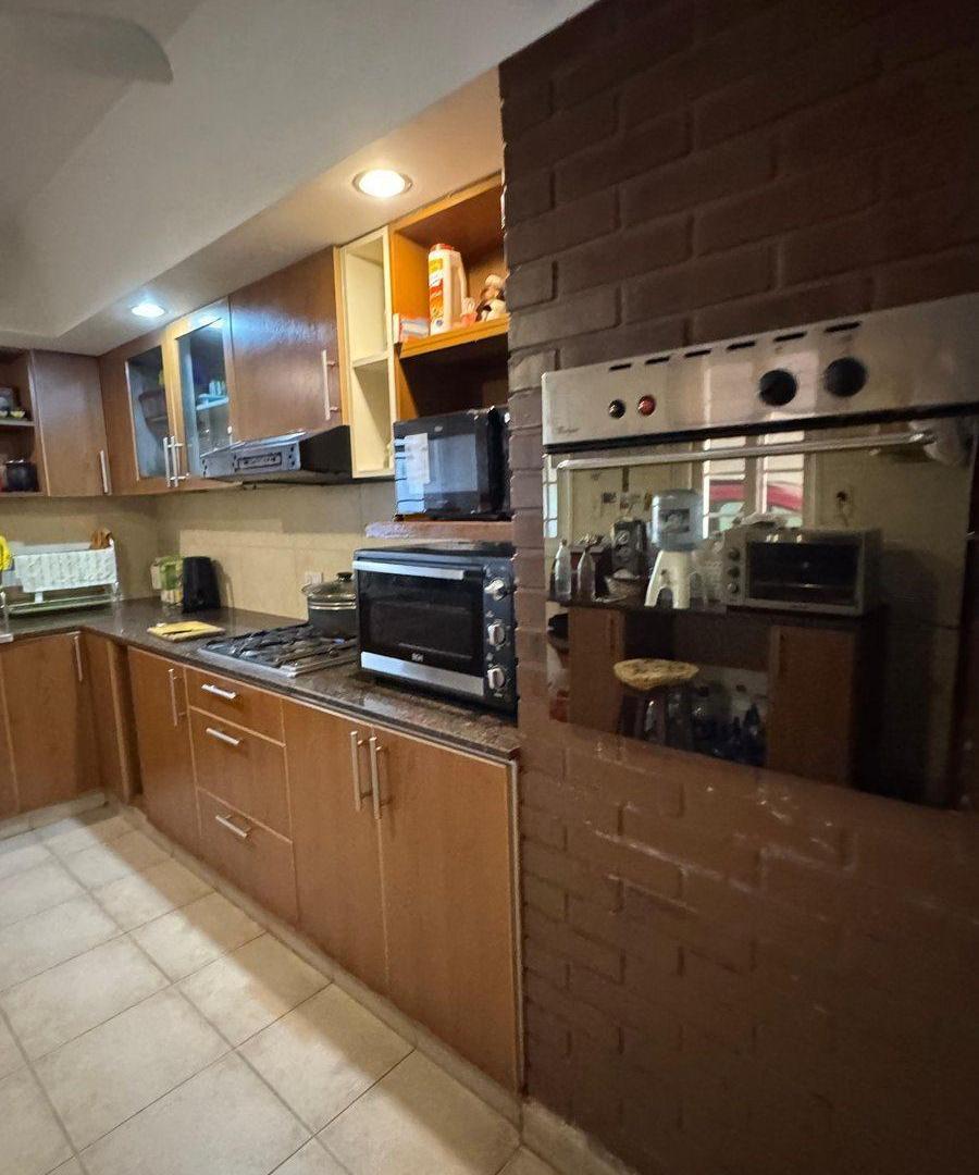 Foto de venta casa 5 dormitorios zona av america, imagen 5