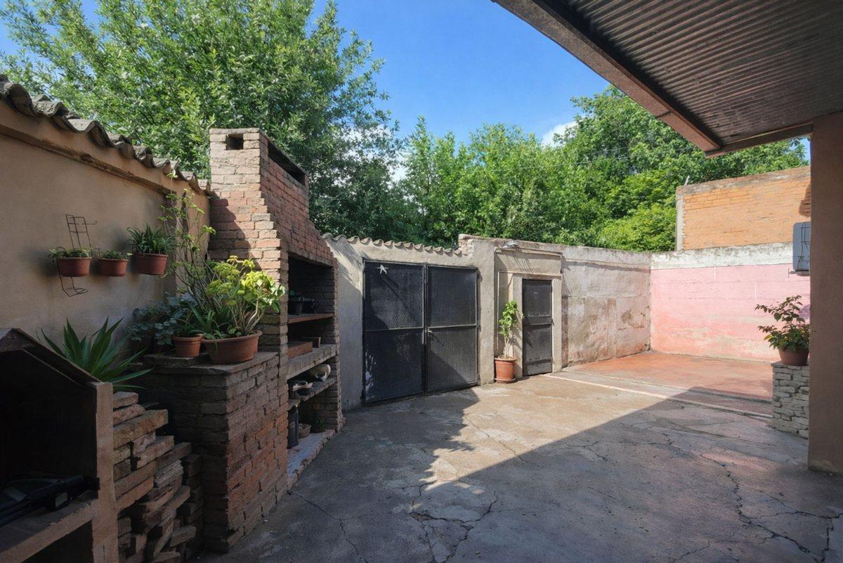 Foto de CASA ESQUINA-AMPLIO TERRENO Y POTENCIAL COMERCIAL, imagen 4