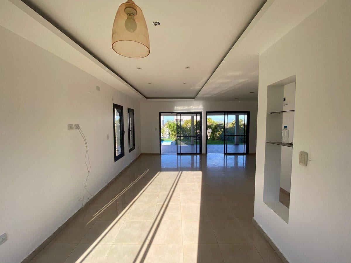 Foto de VENTA CASA COUNTRY LOMALINDA 3 DORMITORIOS C/PILET, imagen 2