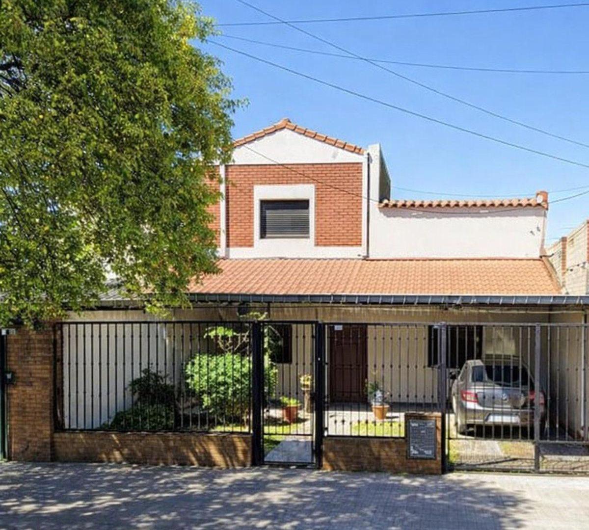 Foto de VENTA CASA 4 DORM- 2 BAÑOS- B° EL BOSQUE- SMT, imagen 3