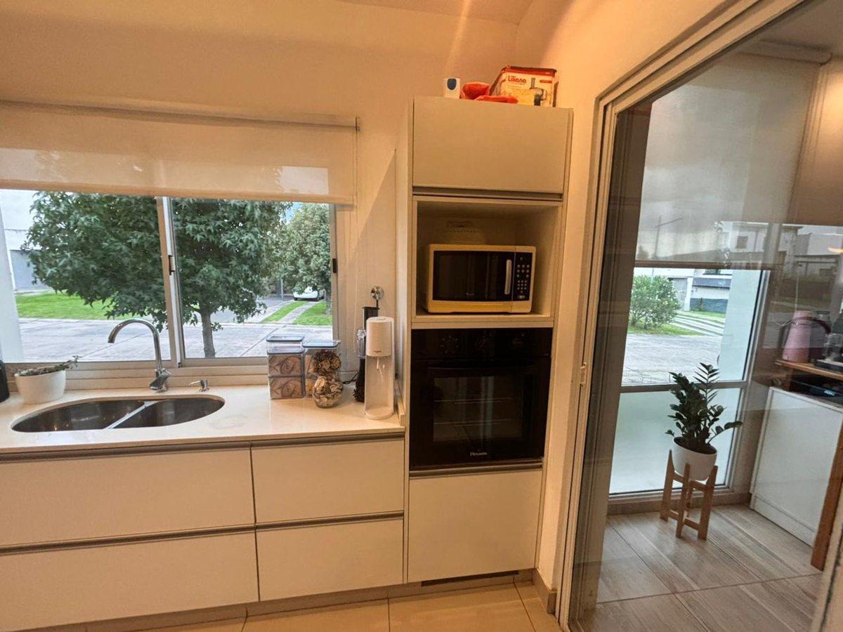Foto de VENDO CASA COUNTRY VILAGO A 15 MINUTOS DEL CENTRO, imagen 2