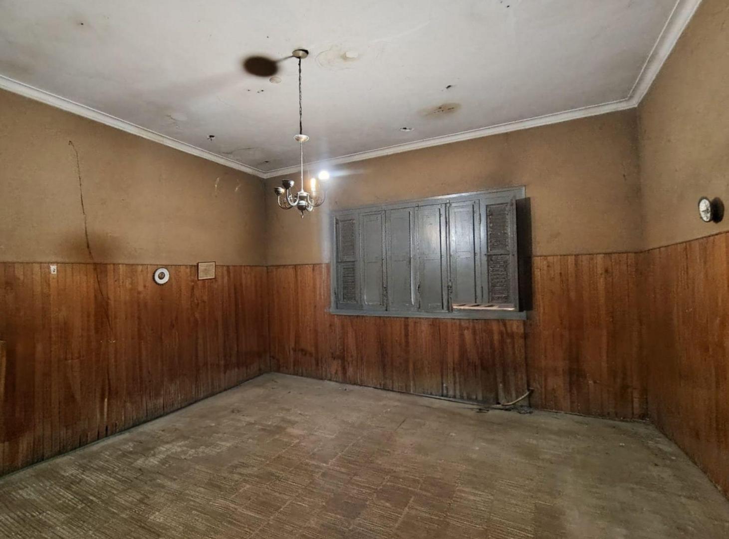 Foto de VENTA CASA 2D-ZONA PARQUE 9 DE JULIO-A REFACCIONAR, imagen 4
