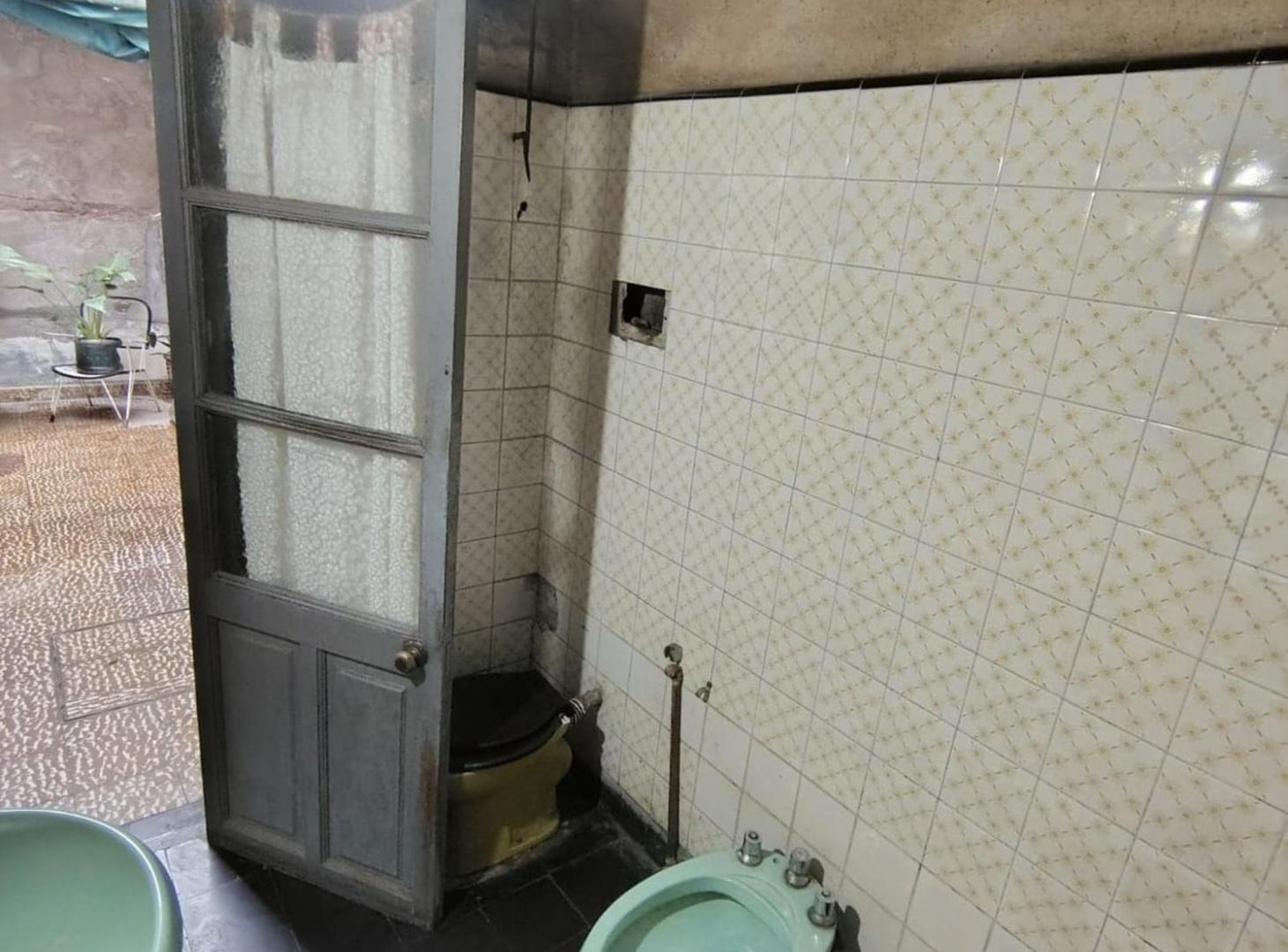 Foto de VENTA CASA 2D-ZONA PARQUE 9 DE JULIO-A REFACCIONAR, imagen 3