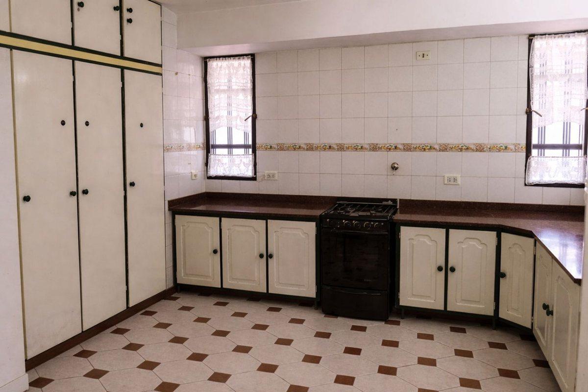 Foto de Venta Casa Yerba Buena Zona Municipalidad. 5 dorm., imagen 2